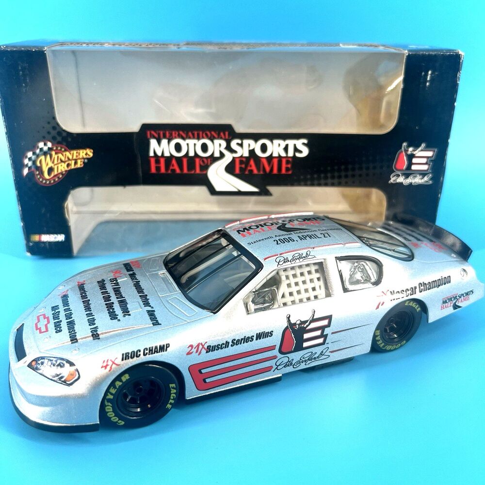 Dale Earnhardt HALL OF FAME Back on Track 1:24 NASCAR Diecast 2006 Monte Carlo